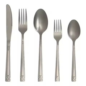 Ensemble de couverts en métal décoratifs de luxe avec texture artistique pour la décoration de la salle à manger moderne - Product Image 2