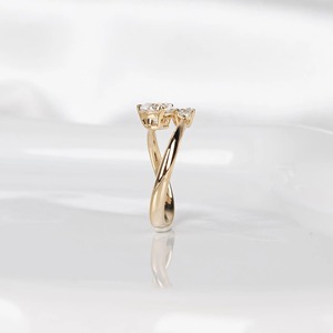 แหวนเพชรทรงกลม 0.80 กะรัต เพาะเลี้ยงในห้องปฏิบัติการ ทองคำ 14K สีเหลือง ดีไซน์โค้งแบบบายพาส แหวนแต่งงาน แหวนหมั้น ของขวัญเครื่องประดับสุดพิเศษ - Product Image 5