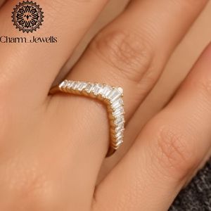 Bague d'éternité classique pour femme en argent avec moissanite taille coussin certifiée IGI 3 GM, sertie à griffes, par Charm Jewells - Product Image 2