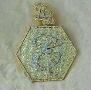 จี้ตัวอักษรแบบกำหนดเองประดับมอสซาไนต์ชุบทองคำขาว เงินแท้ 925 สไตล์วินเทจ เครื่องประดับสำหรับทุกเพศ - Product Image 3