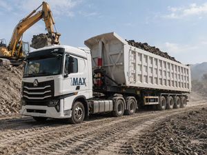 Camion tracteur HOWO MAX <span class=keywords><strong>10</strong></span> roues 6x4 d'occasion à faible kilométrage (<span class=keywords><strong>moins</strong></span> <span class=keywords><strong>de</strong></span> 30 000 km) – Approvisionnement direct usine – Camion longue portée - Product Image 5