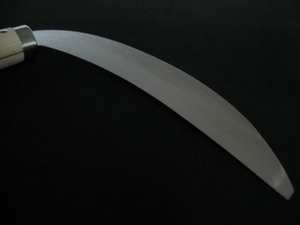 Mikaduki-Kama, Sierra de Acero Inoxidable 195, Marca NISAKU, para Trabajos de Corte de Césped, Hecho en Japón, Mango de Madera, Recto - Product Image 3