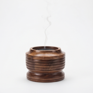 Porte-encens en bois de manguier fait main, brûleur rond en forme de bol, corps côtelé et rainuré, écran en maille métallique - Product Image 1