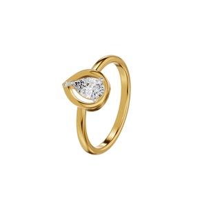 Bague de fiançailles en or jaune avec diamant taille poire, sertissage classique à griffes, bijou fin pour femme en forme de goutte d'eau - Product Image 1