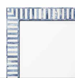 กรอบกระจกฝังลายกระดูกสัตว์ งานฝีมือทันสมัย เป็นมิตรกับสิ่งแวดล้อม ดีไซน์ลายดอกไม้ ตกแต่งผนังสุดหรู สำหรับห้องนอน ห้องนั่งเล่น AL MALIK CRAFT - Product Image 3