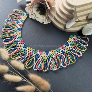 Collier artisanal haut de gamme avec broderie perlée parfait pour les femmes qui apprécient les bijoux élégants et artistiques - Product Image 2