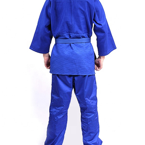 Conjunto de uniforme de karate de nivel profesional, construcción ligera y duradera, ideal para entrenamiento intenso y sesiones de competición. - Product Image 6