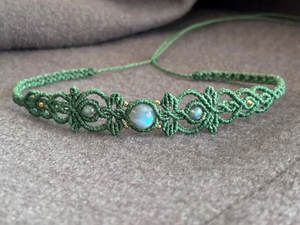 Diadema de Macramé con Labradorita y Piedra Lunar, Verde Menta, Tejida a Mano, Accesorio para el Cabello, Tiara Boho, Joyería - Product Image 3