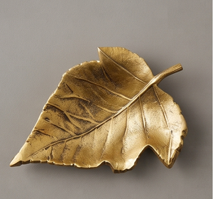 Plateau de service moderne en feuille d'or, plateau décoratif en métal poli pour la salle à manger, accessoires élégants pour la table. - Product Image 1
