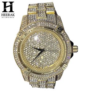 Montre pour homme avec grand cadran doré serti de diamants, cadran micro-pavé avec lunette à chiffres gravés, montre-bracelet personnalisée style Hip Hop Bust Down - Product Image 1