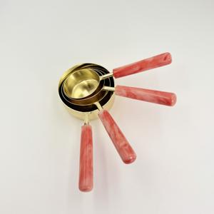 Ensemble de 4 tasses et cuillères à mesurer en acier inoxydable doré avec poignée en résine de haute qualité, résistant au lave-vaisselle et au congélateur - Product Image 2
