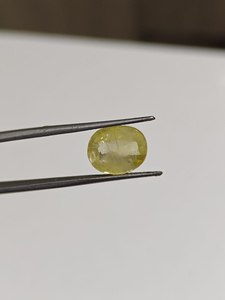 พลอยแซฟไฟร์สีเหลืองพรีเมียม 6.70 กะรัต รูปทรงวงรี สำหรับแหวนหมั้นและเครื่องประดับชั้นดี - Product Image 3