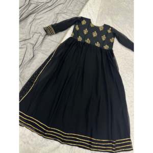 Vestido Tradicional Musulmán Anarkali para Fiestas con Bordado, Accesorio Negro, Talla M, FB 900g - Product Image 4