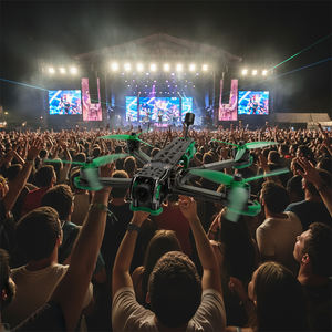 Drone à cadre en fibre de carbone avec absorption des chocs pour un vol fluide, système FPV avec portée de 10 km, lunettes et faible latence de 28 ms - Product Image 3