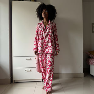 Conjunto de camisa de manga larga y pantalones elásticos para mujer Diseño 'Reverie of Crimson Meadows and Silken Twilight' - Product Image 3