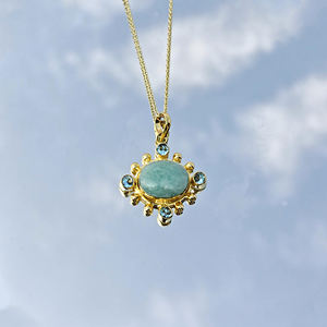 Collar con colgante de amazonita en tono oceánico con mini cuarzo azul cielo brillante, chapado en oro, accesorio contemporáneo unisex - Product Image 6