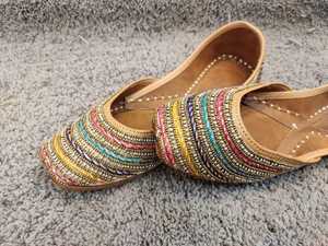 Chaussures plates traditionnelles pakistanaises brodées à la main de luxe pour mariée, escarpins pour femmes, chaussures de fête de mariage, vente en gros - Product Image 2
