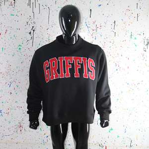 Sudadera GRIFFIS BLACK con cuello alto, 100% rojo, con apliques bordados, cuello ancho, hilos finos. - Product Image 2