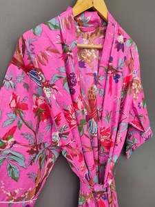 Bata Kimono de Algodón Suave y Transpirable con Estampado de Dibujos Animados para Mujer, Camisón de Verano Hecho a Mano ODM con Cuello en V, Cintura Elástica y Largo hasta la Rodilla - Product Image 3