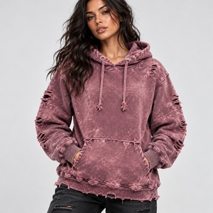 Sweats à capuche pour femmes, lavés sur mesure, avec un style vieilli, des coupes confortables et des détails attrayants pour les entreprises de vêtements. - Product Image 1
