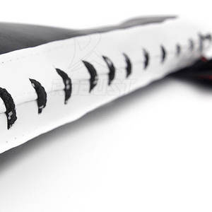 แผ่นรองเตะเทควันโด หนังวัว หนังแท้ เป็นมิตรกับสิ่งแวดล้อม ระบายอากาศได้ดี สำหรับฝึกศิลปะการต่อสู้ ดีไซน์จับถนัดมือ ใช้งานได้ยาวนาน - Product Image 4