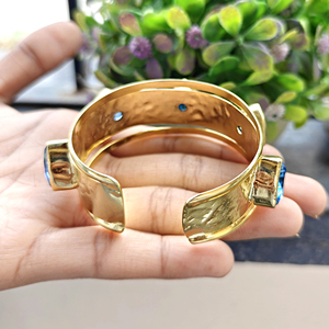 Bold statement jewelry trillion cut swiss blue quartz <b>adjustable</b> <b>bracelet</b> 18k gold plated hammered texture open cuff <b>bracelets</b> - Product Image 6