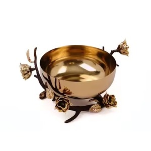 Bol de service haut de gamme en laiton doré poli, avec support en forme de branche de cerisier sombre, pour punch et service en restaurant - Product Image 2