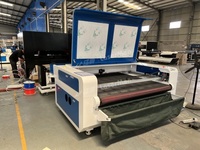 Machine de découpe laser de tissu co2 pour couper le tissu de coton/tissu de lin/cuir/papier et tissus de vêtement 1.6*1m 130w 150w