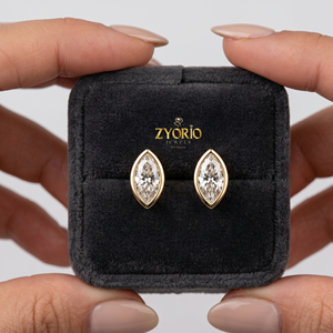 ต่างหูเพชรทรงคุชชั่นแบบคลาสสิกจาก Zyorio Jewels เพชรเพาะเลี้ยงในห้องปฏิบัติการ ทองคำขาว 14k รับรองโดย IGI ของขวัญสุดอินเทรนด์สำหรับผู้หญิง - Product Image 5