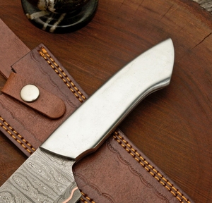 Couteau de Chef Haut de Gamme LEGACY BLADES en Acier Damas Cuivré, Manche en Acier Fait Main, Étui en Cuir – Vente en Gros Fabricant - Product Image 4