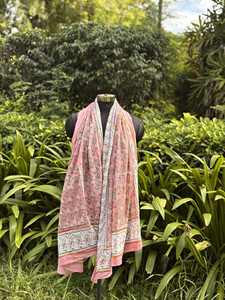 Pareo de algodón indio con estampado a mano, bufanda boho, pareo floral, cubierta de playa ligera, regalo para mujer, ropa regional. - Product Image 2