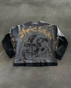 เสื้อยืดแขนยาวผู้ชายทรงโอเวอร์ไซส์ สตรีทแวร์ คอกลม ผ้าคอตตอนเจอร์ซีย์ พิมพ์ลายหมวกกันน็อคฟุตบอล ดีไซน์สั่งทำได้ บริการ OEM - Product Image 4