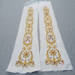 Paneles de estola sacerdotal bordados a mano |   Vestimenta Litúrgica de Oro |   Accesorio de Vestimenta para la Iglesia Católica - Product Image 5