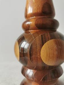 Vase en bois artisanal pas cher avec une élégante veine naturelle pour des arrangements décoratifs et des occasions de cadeaux - Product Image 3