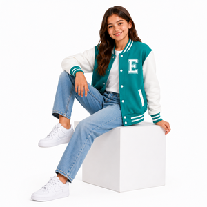 Veste universitaire en denim rouge et blanc avec la lettre E de B.B INDUSTRY, style preppy, col rabattu, fermeture à boutons recouverts, coupe régulière, unisexe - Product Image 2