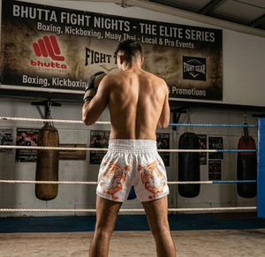 บริษัท บุตต้า เอ็นเตอร์ไพรส์ ผลิตกางเกงมวยไทย MMA ออกแบบเองตามสั่ง ผ้าโพลีเอสเตอร์ 100% 220 กรัม พิมพ์ลายเสือทองด้วยเทคนิคซิลค์สกรีน - Product Image 2