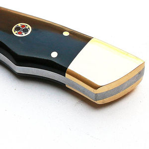 Cuchillo de caza hecho a mano de acero de Damasco con hoja de punta caída, mango negro y detalles dorados. Cuchillos de Damasco con hoja afilada. - Product Image 4