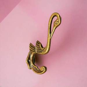 Colgador de pared vintage de latón dorado con Sagrado Corazón y llama alada plateada, creativo y de lujo, para toallas, batas y abrigos - Product Image 3