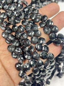 Perles de tourmaline noire naturelle facettées en forme de cœur, taille 6-7 mm environ. Fil de 8 pouces - Product Image 3