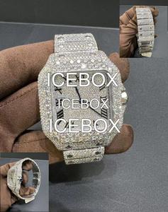 Reloj Unisex Redondo de Acero Inoxidable y Moissanita con Esfera de Cristal, Cierre de Pulsera, Resistencia al Agua de 10 Bares - Product Image 1