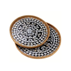 Plateau rond personnalisable en nacre incrustée, best-seller, en rotin blanc et noir, pour service et rangement, article de vaisselle - Product Image 1