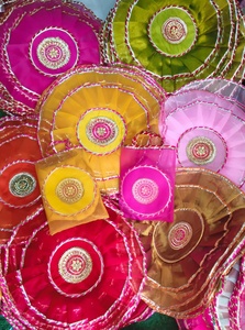 Ensemble de plateaux de luxe faits à la main pour Haldi Kumkum, idéal pour les cadeaux de mariage, la décoration festive de Pooja, le panier de mariée Shagun et les cadeaux de Karwa Chauth - Product Image 3