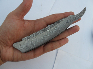 Navaja de Afeitar de Acero de Damasco Premium, Herramienta Tradicional para Afeitar, Construcción Metálica Hecha a Mano, Filo Afilado y Duradero, Agarre Cómodo para Barba - Product Image 6