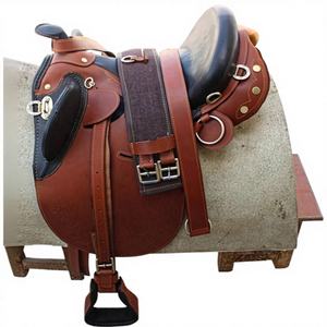 Selle de course anglaise en cuir véritable durable, avec arceau en bois, respirante et confortable, quincaillerie personnalisée, conforme aux normes BS internationales - Product Image 1