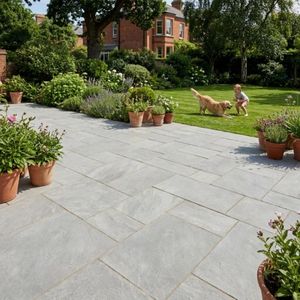 Pavés en pierre calcaire gris cendre naturel pour patios de jardin, cours et aménagements extérieurs - Product Image 5