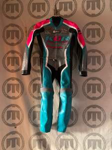 Traje de Motocicleta de Cuero Estampado Resistente, Talla Grande |   Traje de Carreras para Hombre |   Protectores Reforzados CE para Motociclismo y Automovilismo - Product Image 4