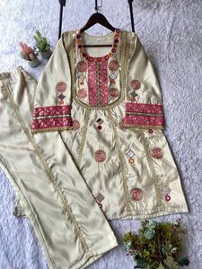 ชุดกางเกง Kurta ปักลายกระจกสำหรับผู้หญิงชุดสวมใส่ตามชาติพันธุ์ออกแบบตามเทศกาล - Product Image 6