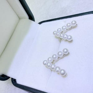 Boucles d'oreilles en perles d'eau douce rondes de 4-5 mm, sans défaut, Aurora Big V, édition de luxe, petites, légères, de Zhuji Shanxia Lake - Product Image 1