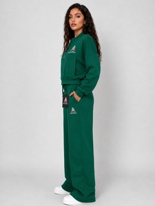 Chándal de mujer de alta calidad con tela transpirable, costuras duraderas y diseño cómodo para un estilo de vida activo. - Product Image 3
