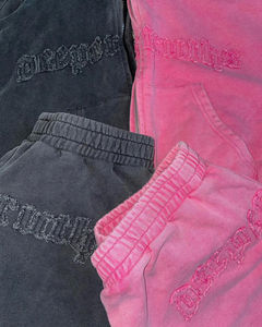 Ensemble deux pièces streetwear satiné pour femme, coupe ajustée, avec veste courte à capuche zippée et pantalon de jogging, idéal pour l'hiver - Product Image 5